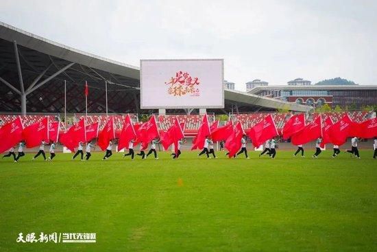 本片分三个章节，别离揭示了杨峥（李亚鹏 饰）与文慧（徐静蕾 饰）在12年后的别样糊口。第一章：杨峥与文慧在北京成婚多年，固然物资糊口已让杨峥兑现了对文慧的许诺，可是精力方面却渐行渐远。终究在一次集会后，杨峥第一次离家出走……第二章：年夜家在上海组织同窗集会，主办者别离约请了汽车补缀工杨峥和售货员文慧。前者正在与前妻闹离婚，尔后者也是零丁扶养一对双胞胎儿子。在集会上，他们在同窗们的鼓动下，又一次走进了对方……第三章：深夜里，杨峥接到了文慧的越洋德律风。她在德律风里哭着唱生日歌，令杨峥下定决心来法国找他。但是，在波尔多车站，杨峥才赫然发现文慧来接的不是本身，而是一个年青的女孩，他们在葡萄庄园里享受琼浆，可是杨峥却逐步发现了文慧疾苦的本源……本片是1998年电视剧版的片子版续集，由原班人马打造。王菲、陈奕迅倾情献歌《由于恋爱》。